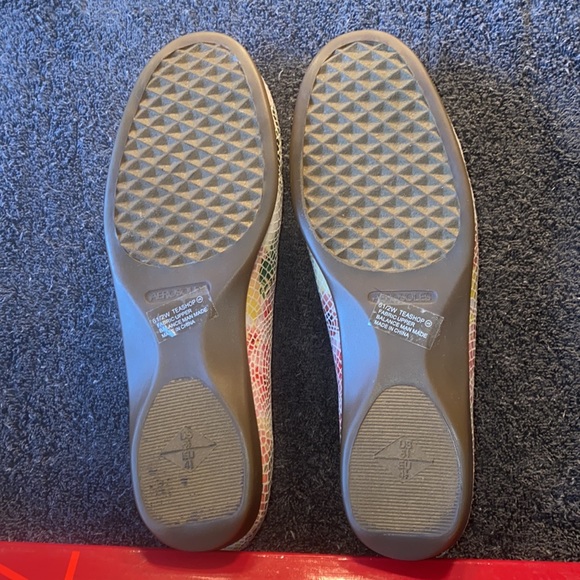 NWOT Aerosoles Ladies Multi Colored Shoes Size 6.5 W - Picture 9 of 10